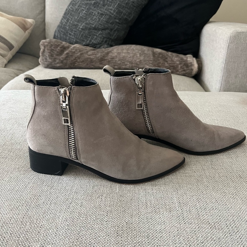 Dolce Vita double zip ankle booties size 6.5